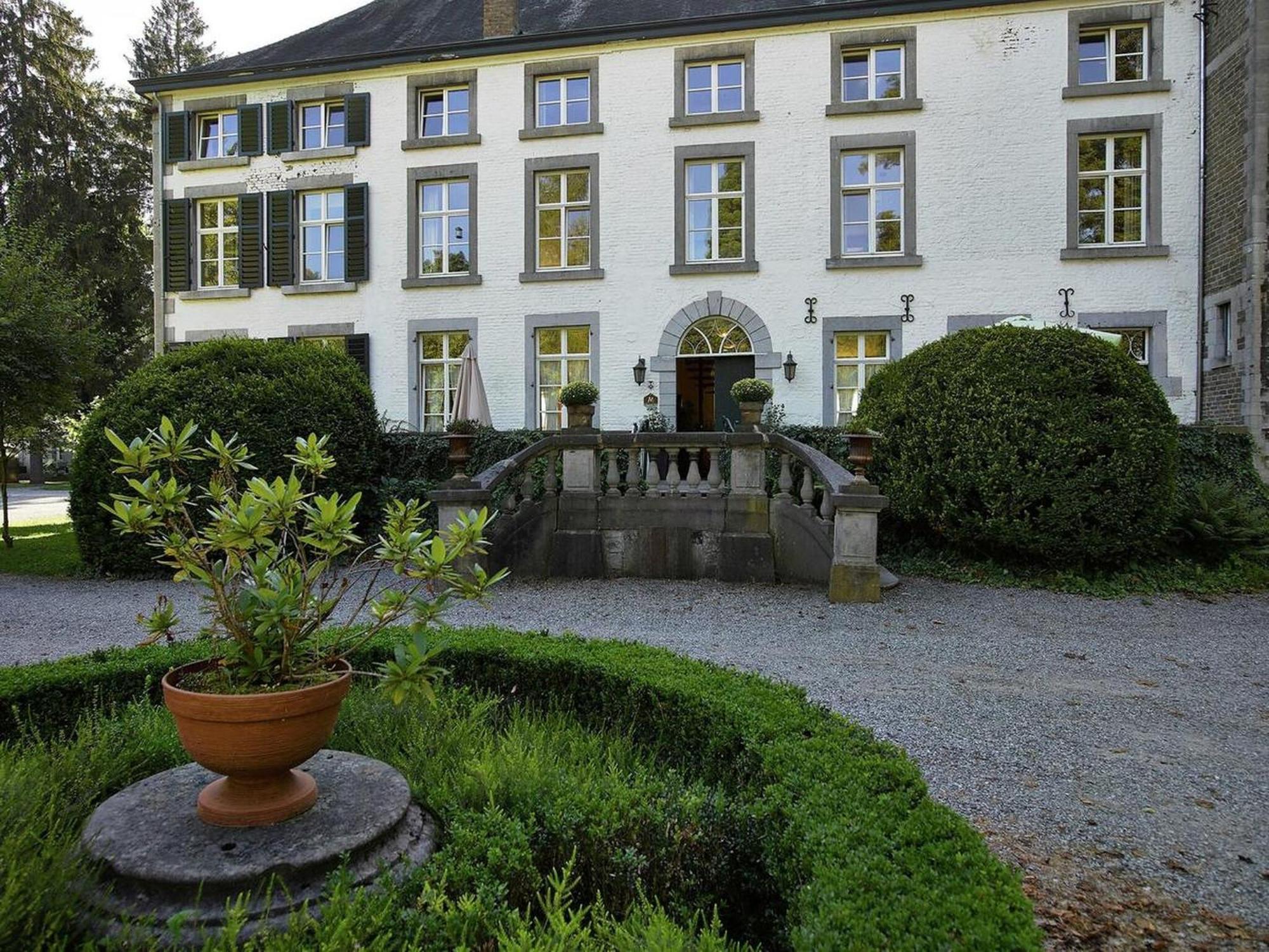 Stationed Between Spa And Liege Apartment In Эвей Экстерьер фото